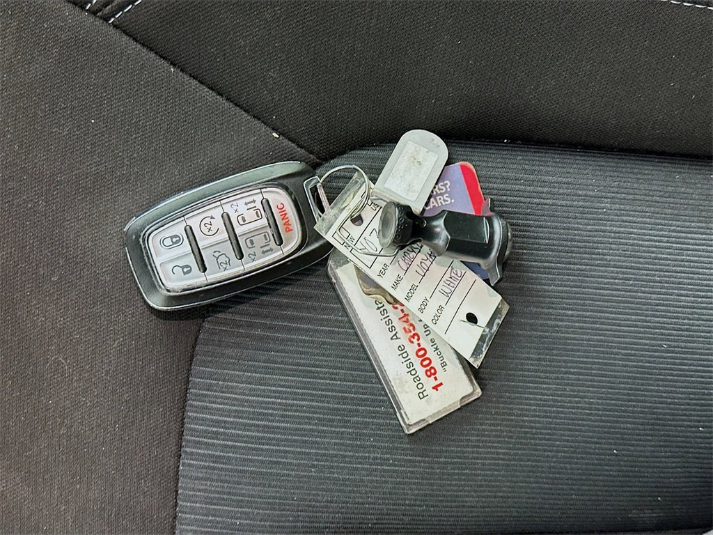 Used 2023 Chrysler Voyager LX image 36