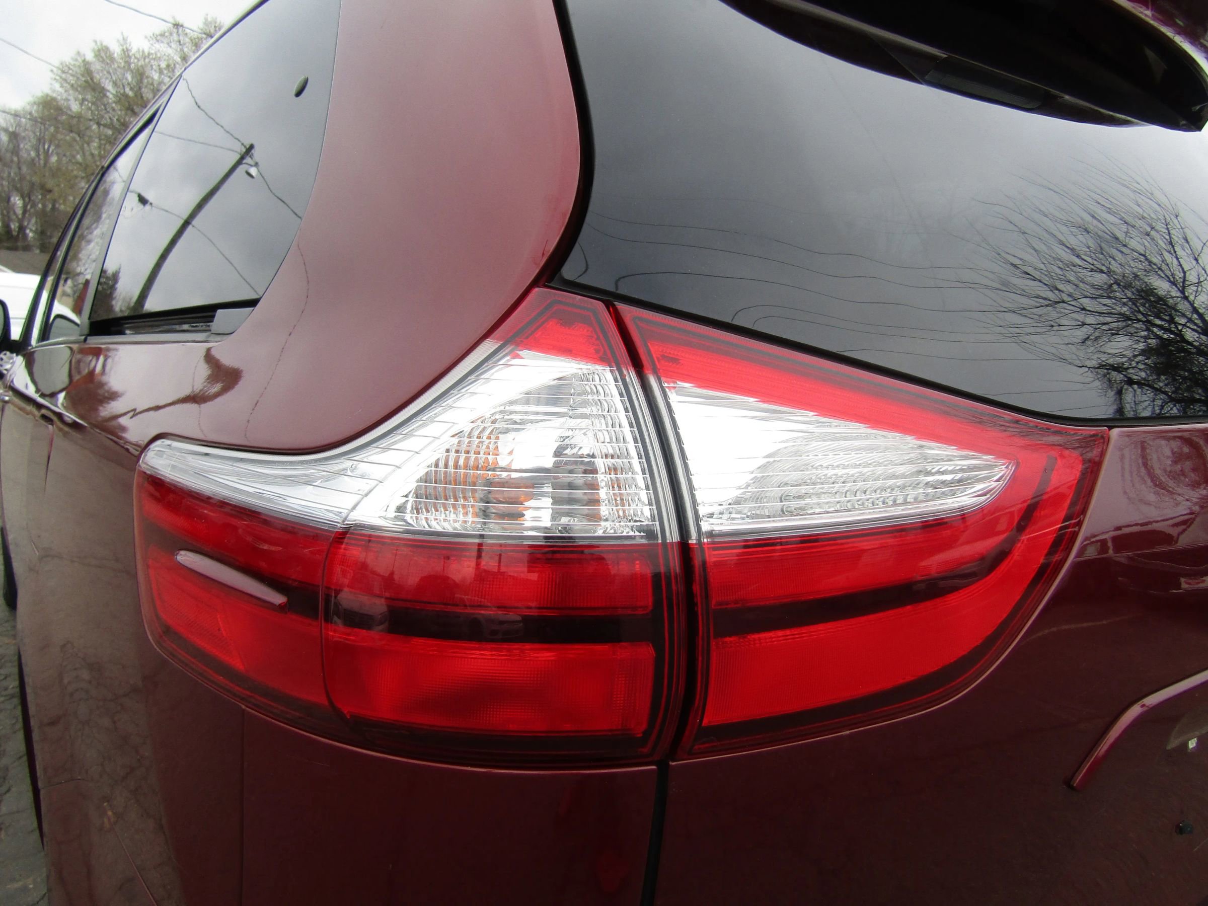 Used 2015 Toyota Sienna XLE w/ XLE Navigation Package image 12