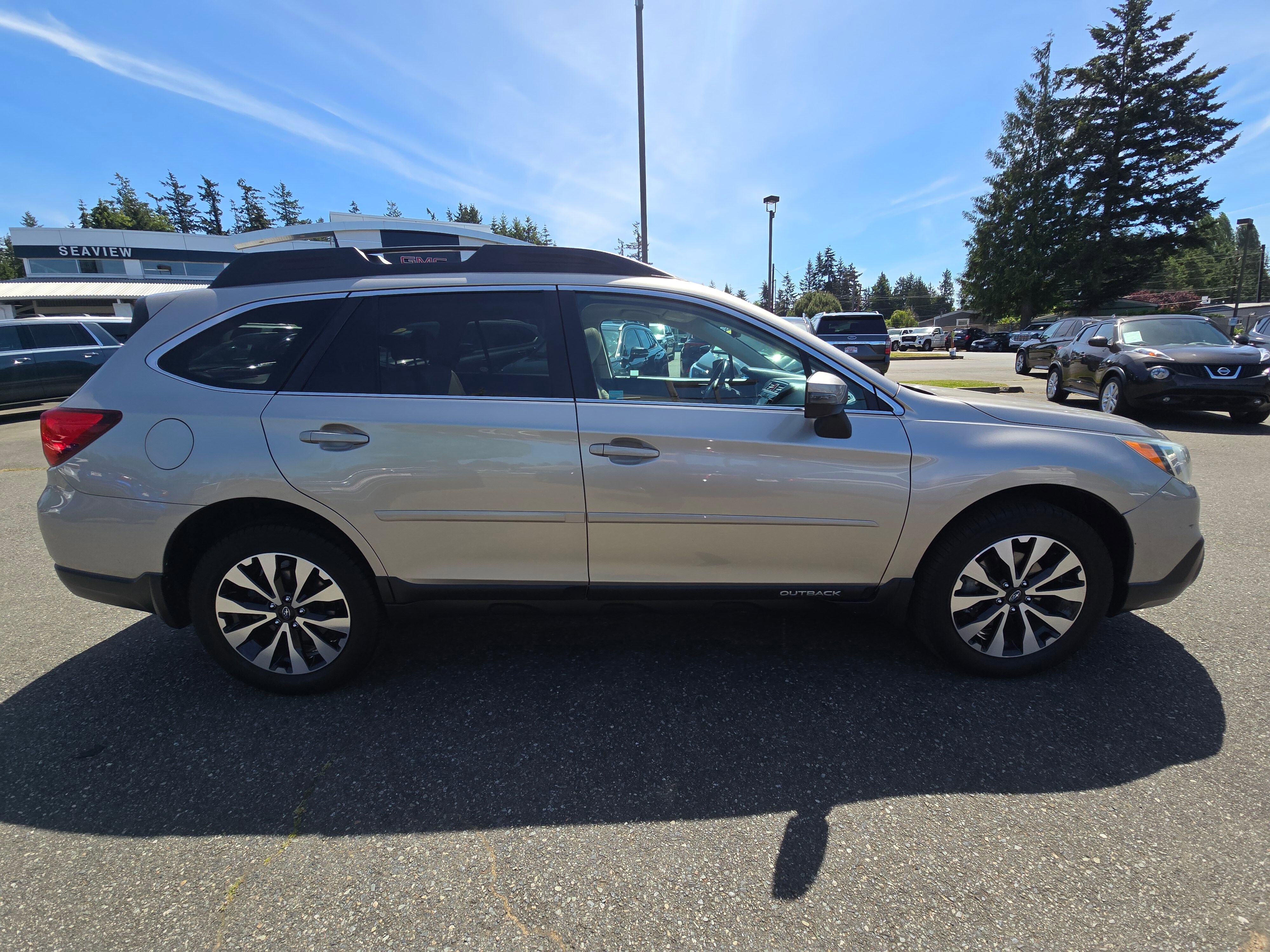 Used 2016 Subaru Outback 2.5i Limited AWD/4WD image 2