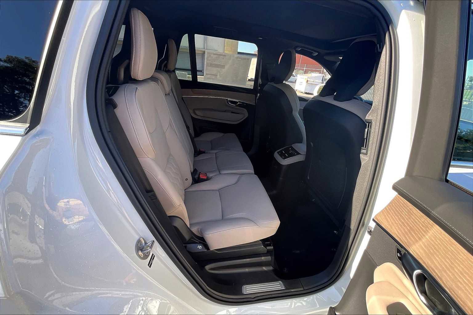 New 2026 Volvo XC90 T8 Plus w/ Protection Package Premier image 27