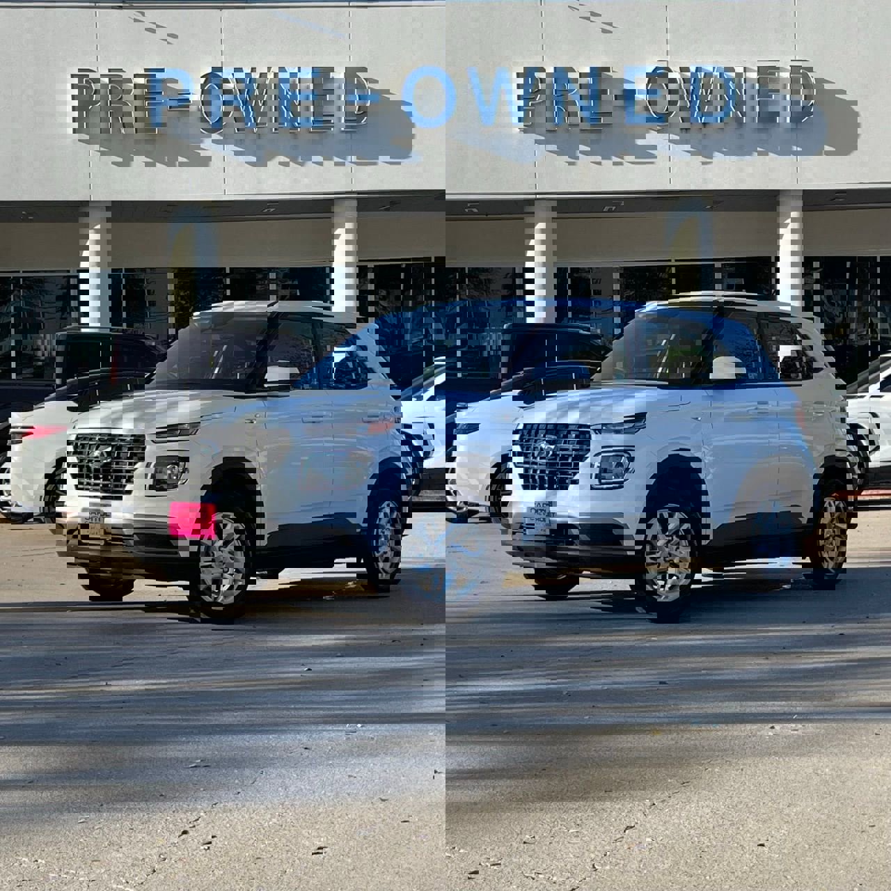 Used 2025 Hyundai Venue SE image 2