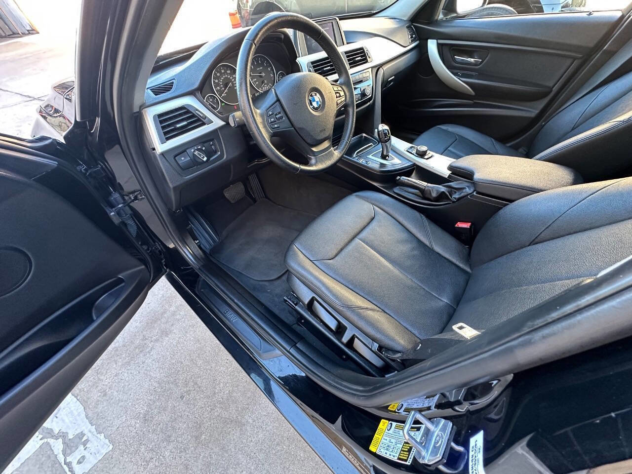 Used 2018 BMW 320i Sedan image 6