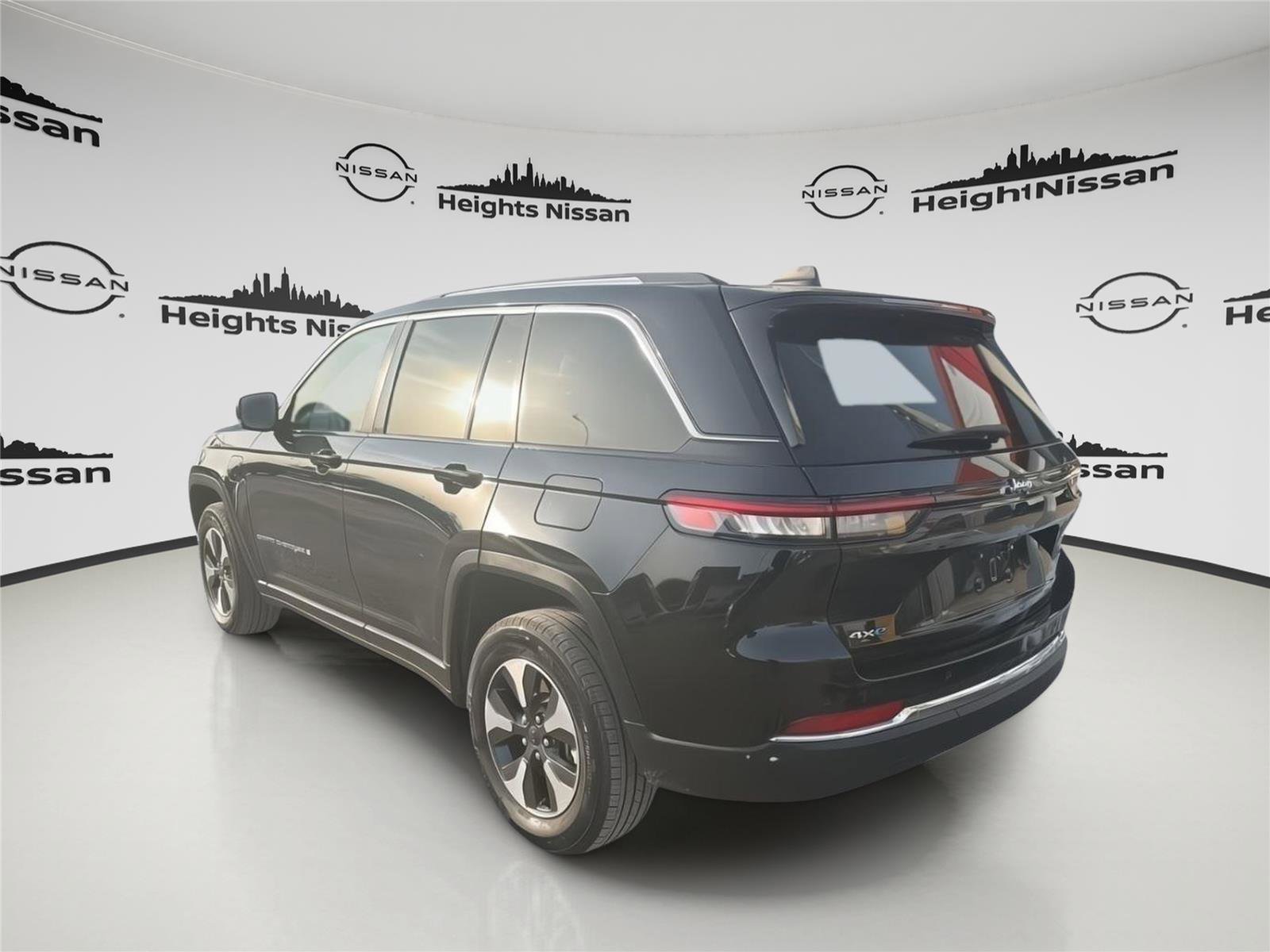 Used 2024 Jeep Grand Cherokee Limited 4xe image 3