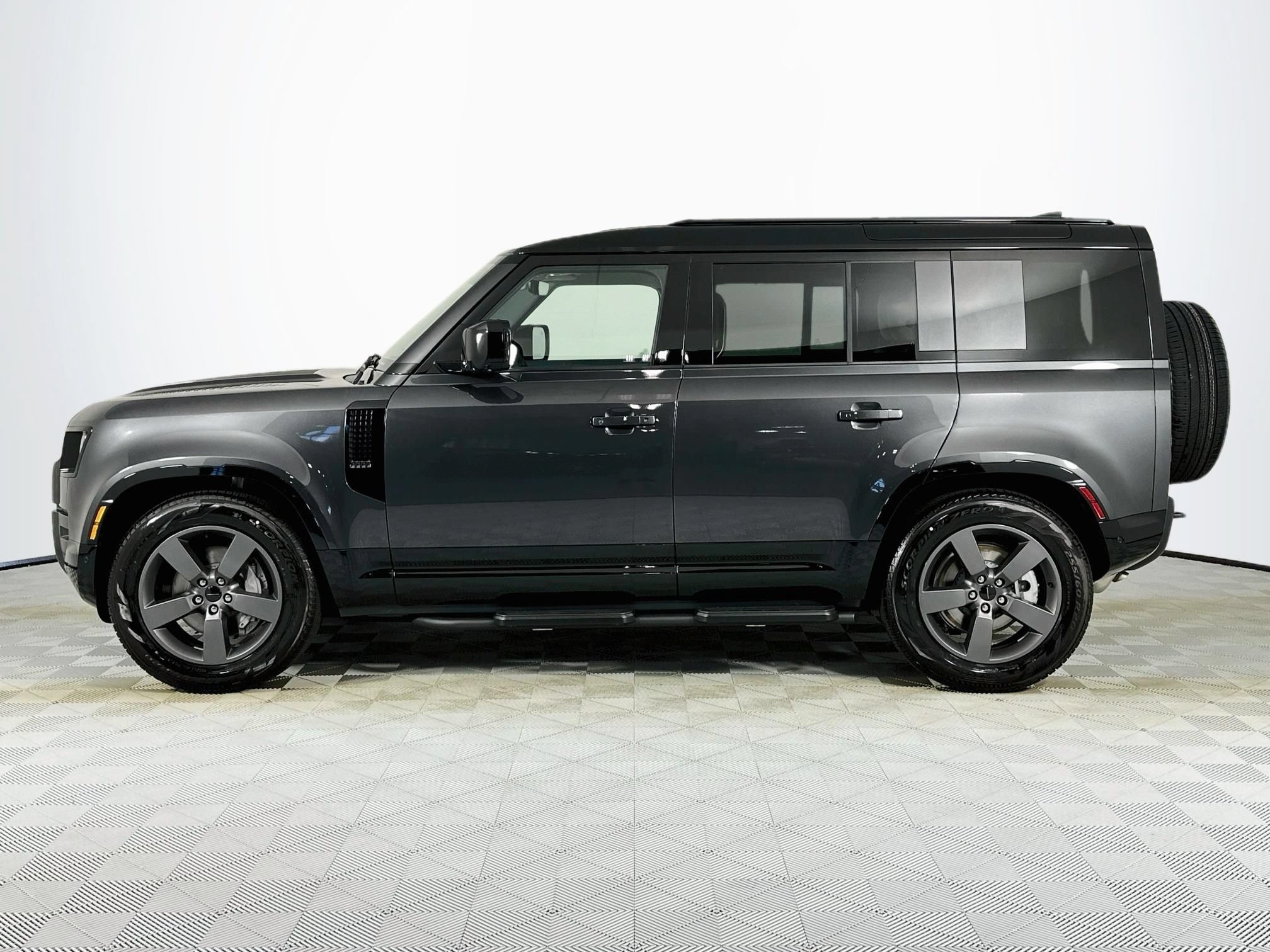 New 2026 Land Rover Defender 110 X-Dynamic SE AWD/4WD image 9