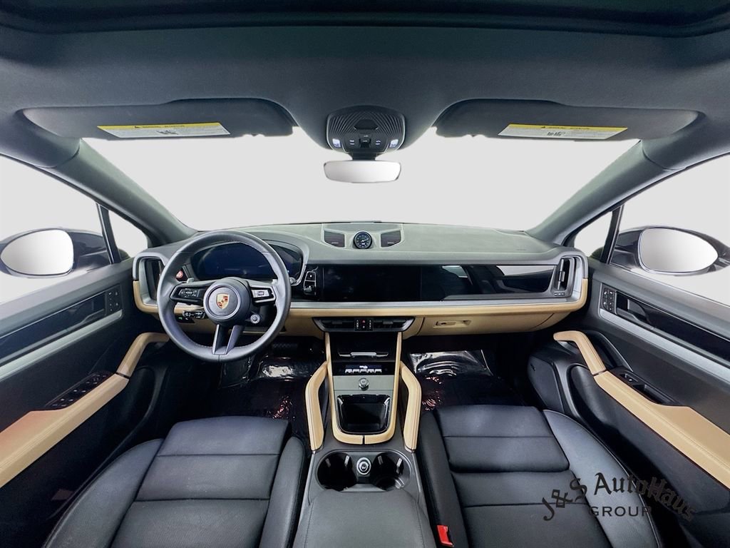 Used 2024 Porsche Cayenne w/ Premium Package image 29
