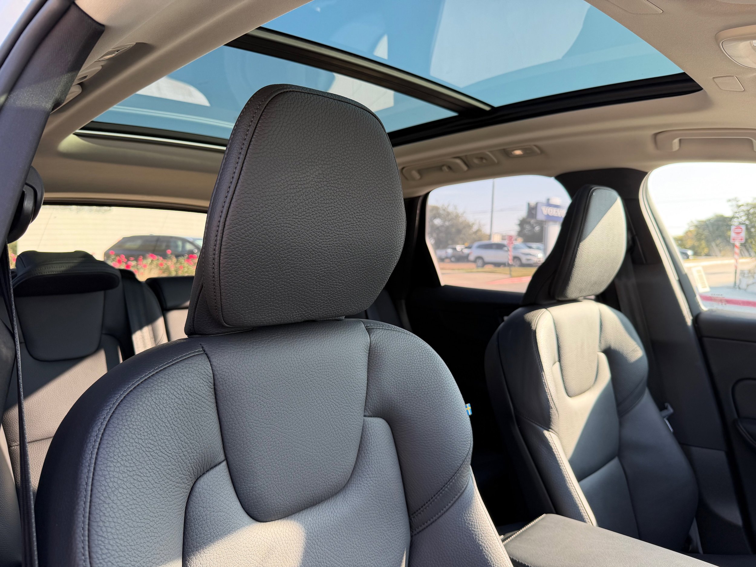 Certified 2025 Volvo XC60 B5 Plus image 11