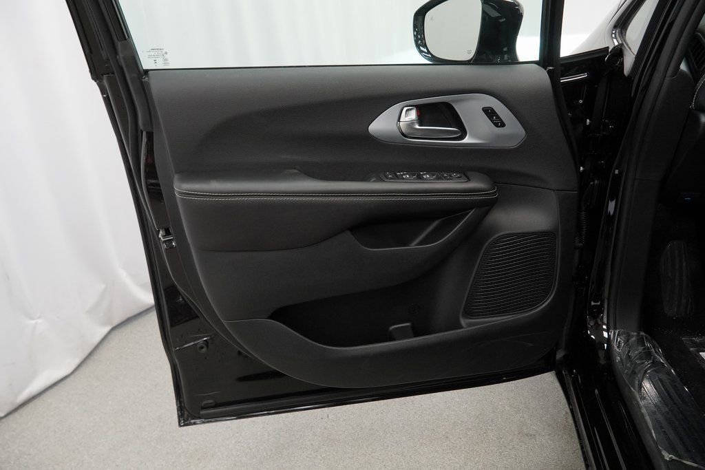 New 2026 Chrysler Pacifica Limited w/ S Appearance Package image 29
