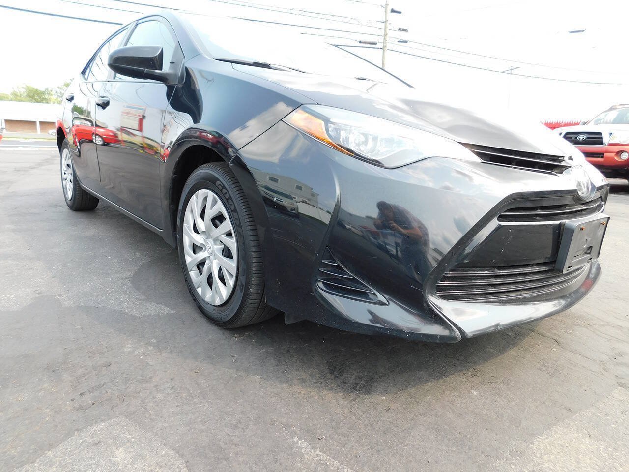 Used 2018 Toyota Corolla LE FWD image 23