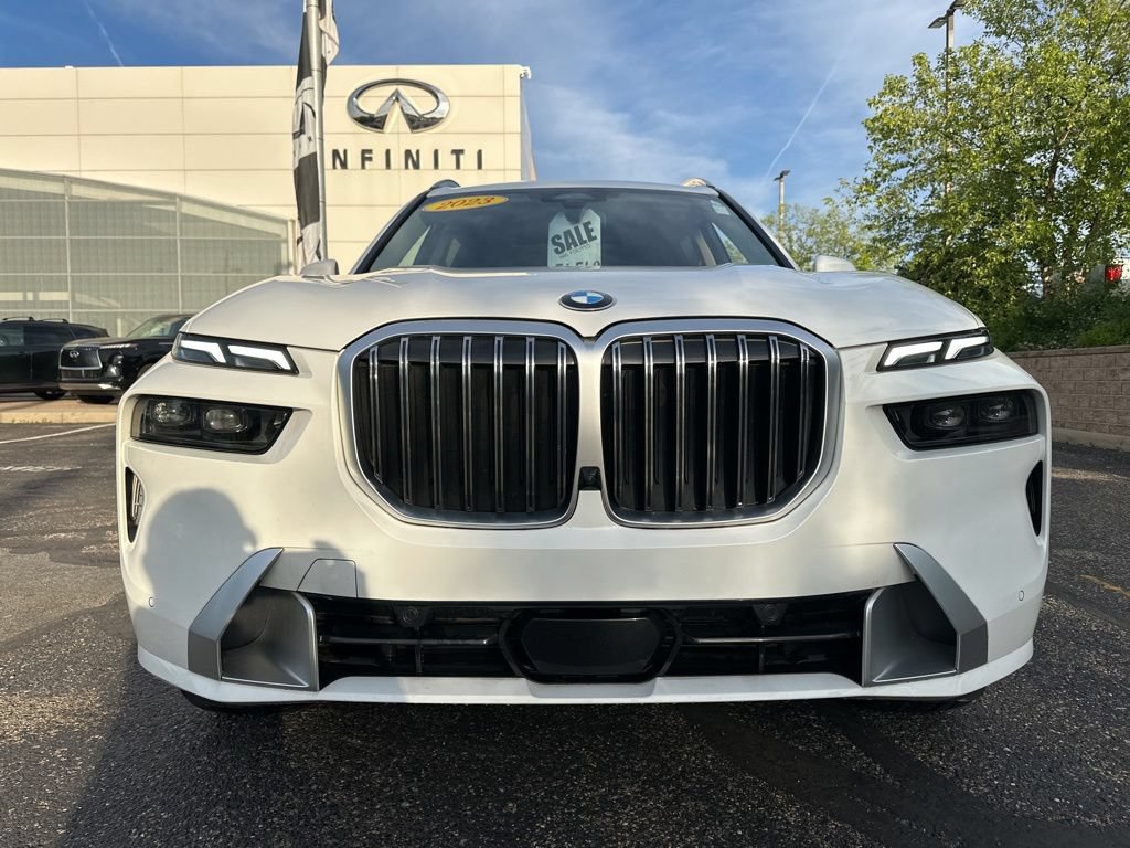 Used 2023 BMW X7 xDrive40i AWD/4WD image 11