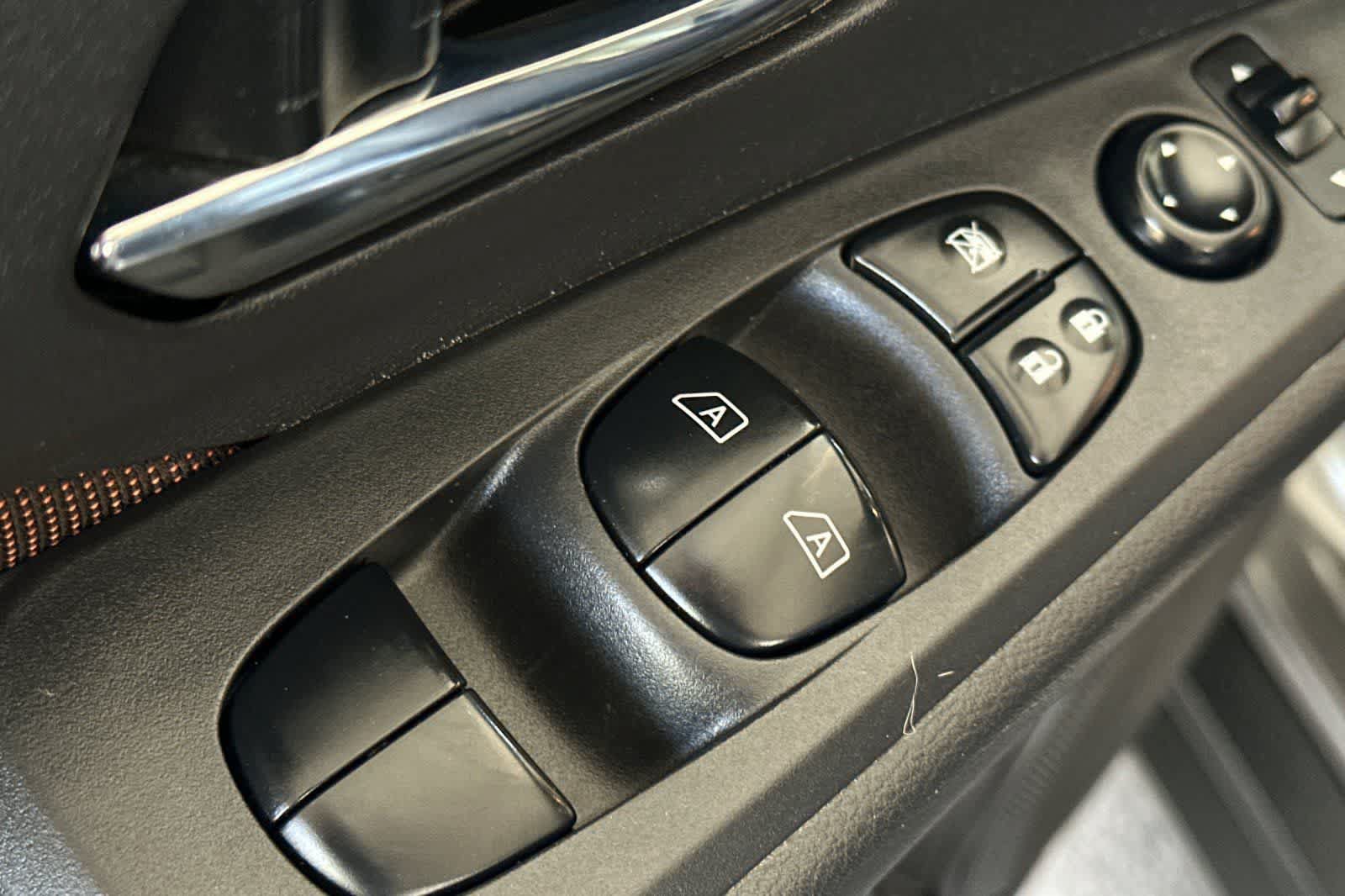 Used 2021 Nissan Kicks SR w/ Interior Electronics Package FWD image 14