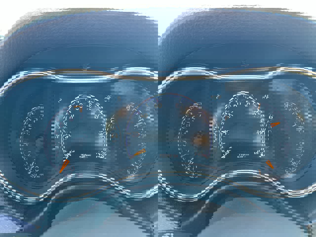 Used 2018 Jeep Grand Cherokee Laredo image 32