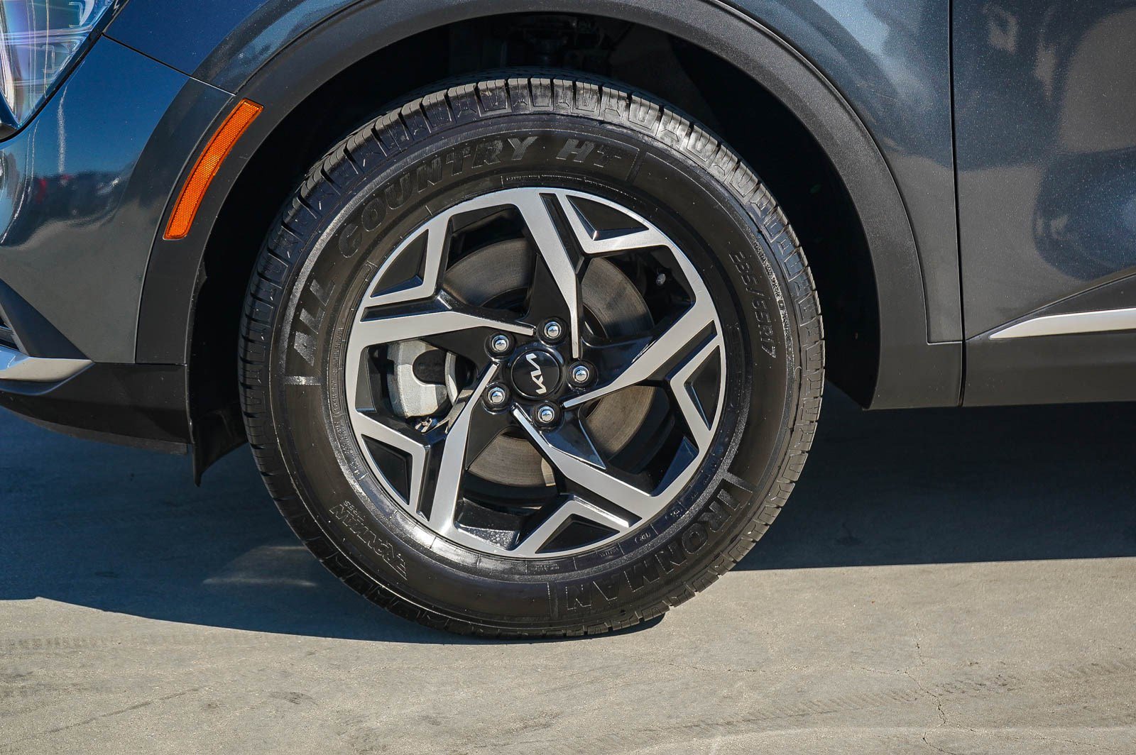 Used 2024 Kia Sportage LX image 5