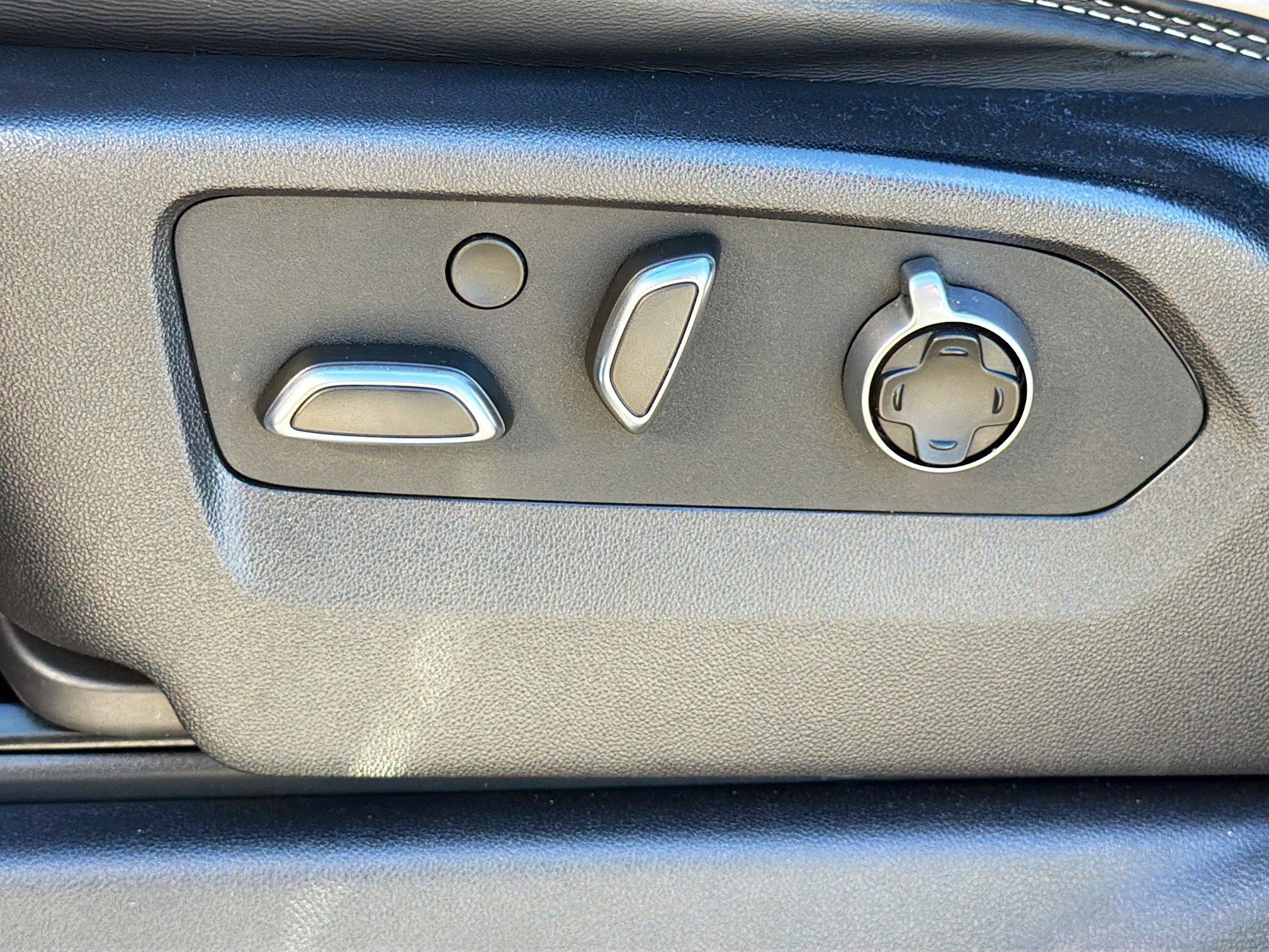 Used 2024 GMC Sierra 1500 Denali Ultimate image 25