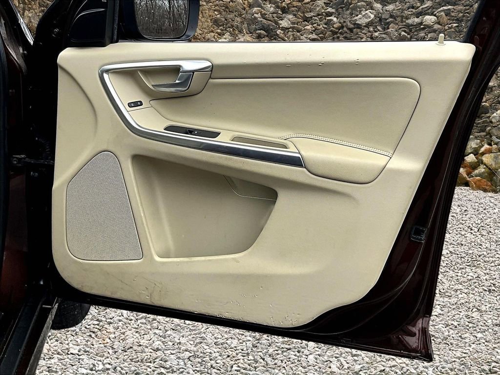 Used 2015 Volvo XC60 T6 w/ Proximity Package image 22