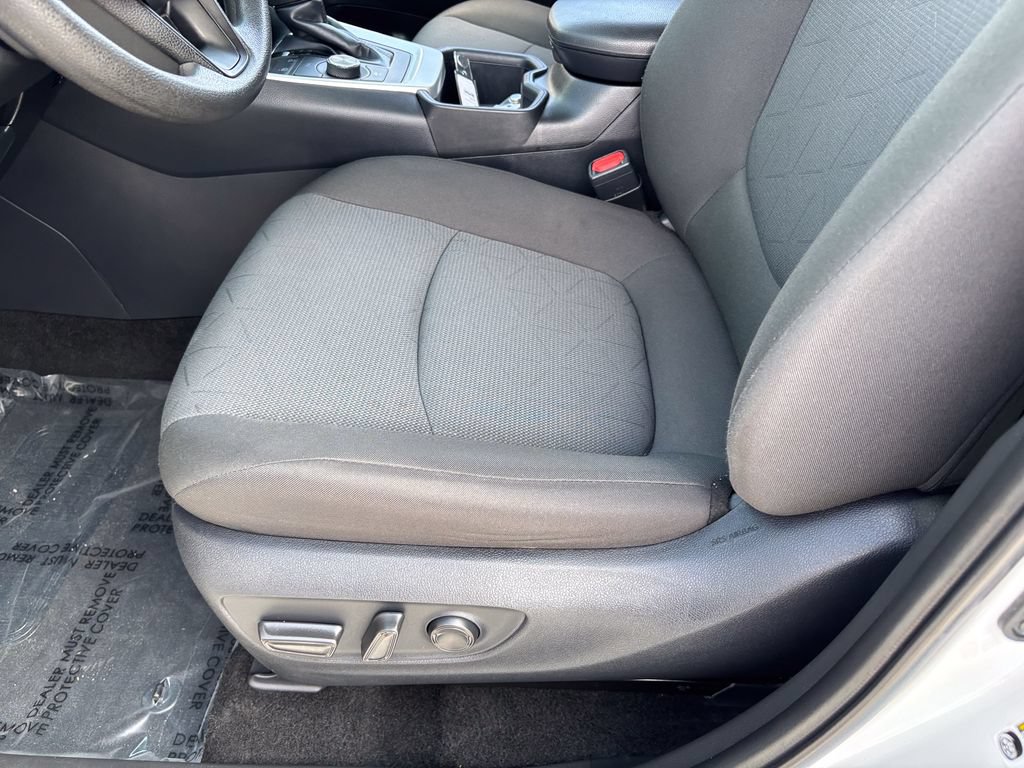 Used 2025 Toyota RAV4 XLE AWD/4WD image 19