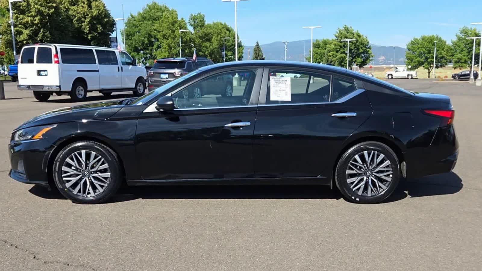 Used 2025 Nissan Altima 2.5 SV FWD image 5