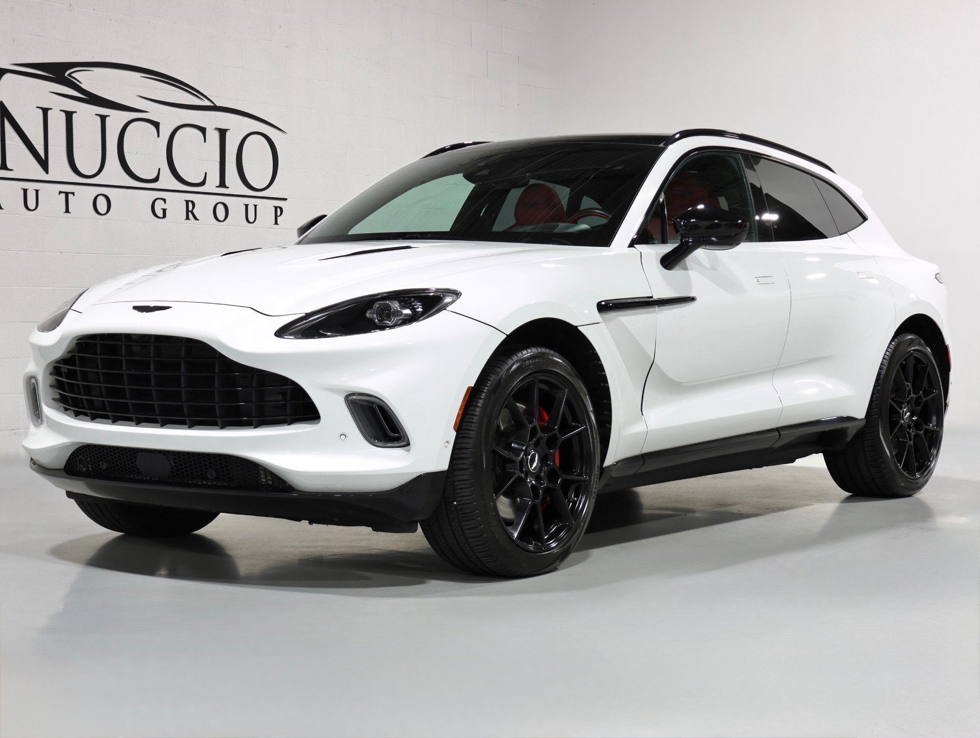 Used 2021 Aston Martin DBX AWD/4WD image 15