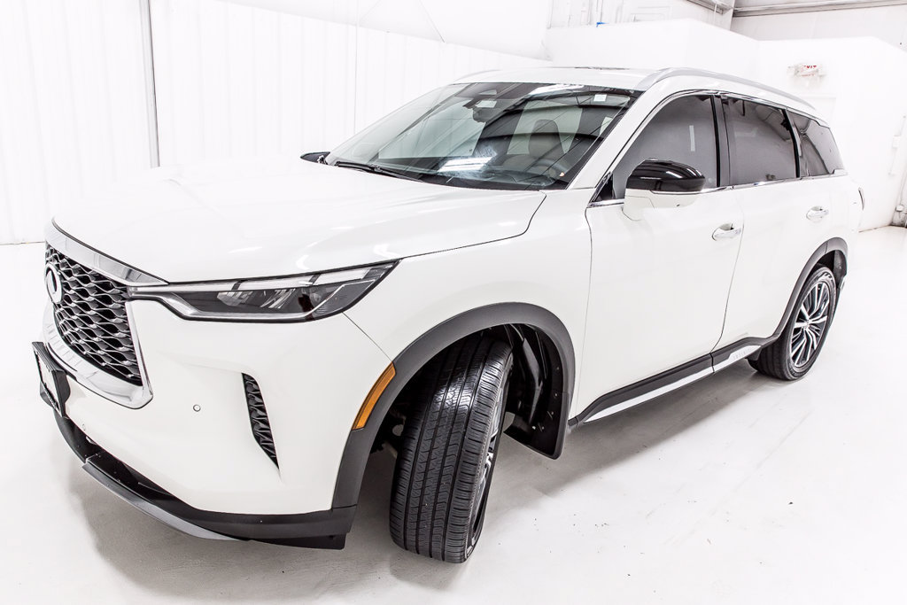 Used 2023 INFINITI QX60 Sensory w/ Vision Package AWD/4WD image 2