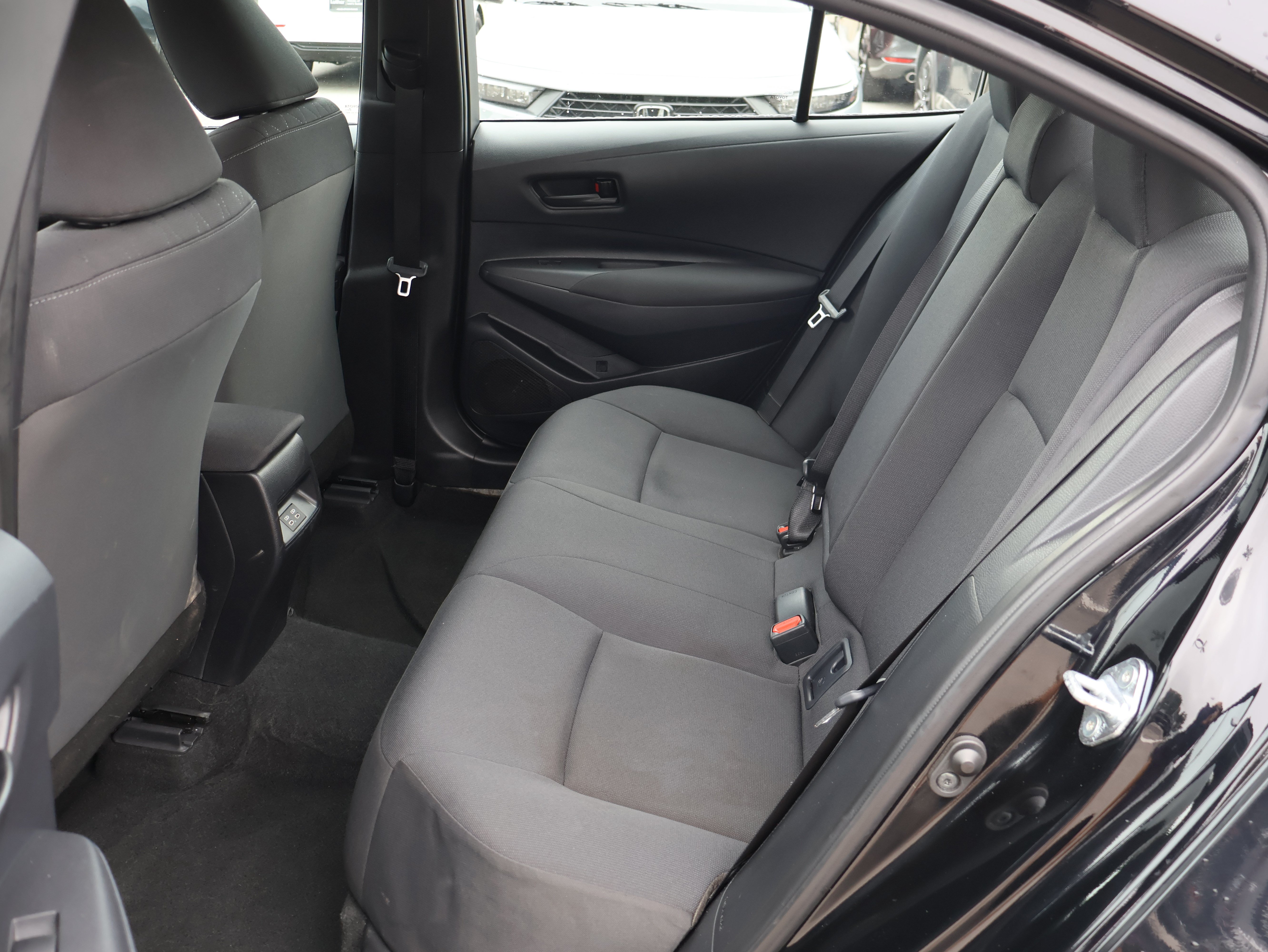 Used 2025 Toyota Corolla LE FWD image 10