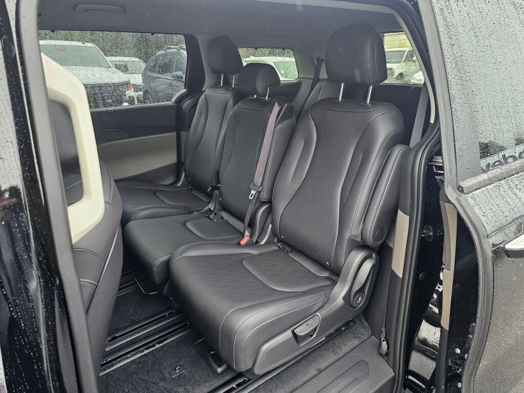New 2026 Kia Carnival EX image 23