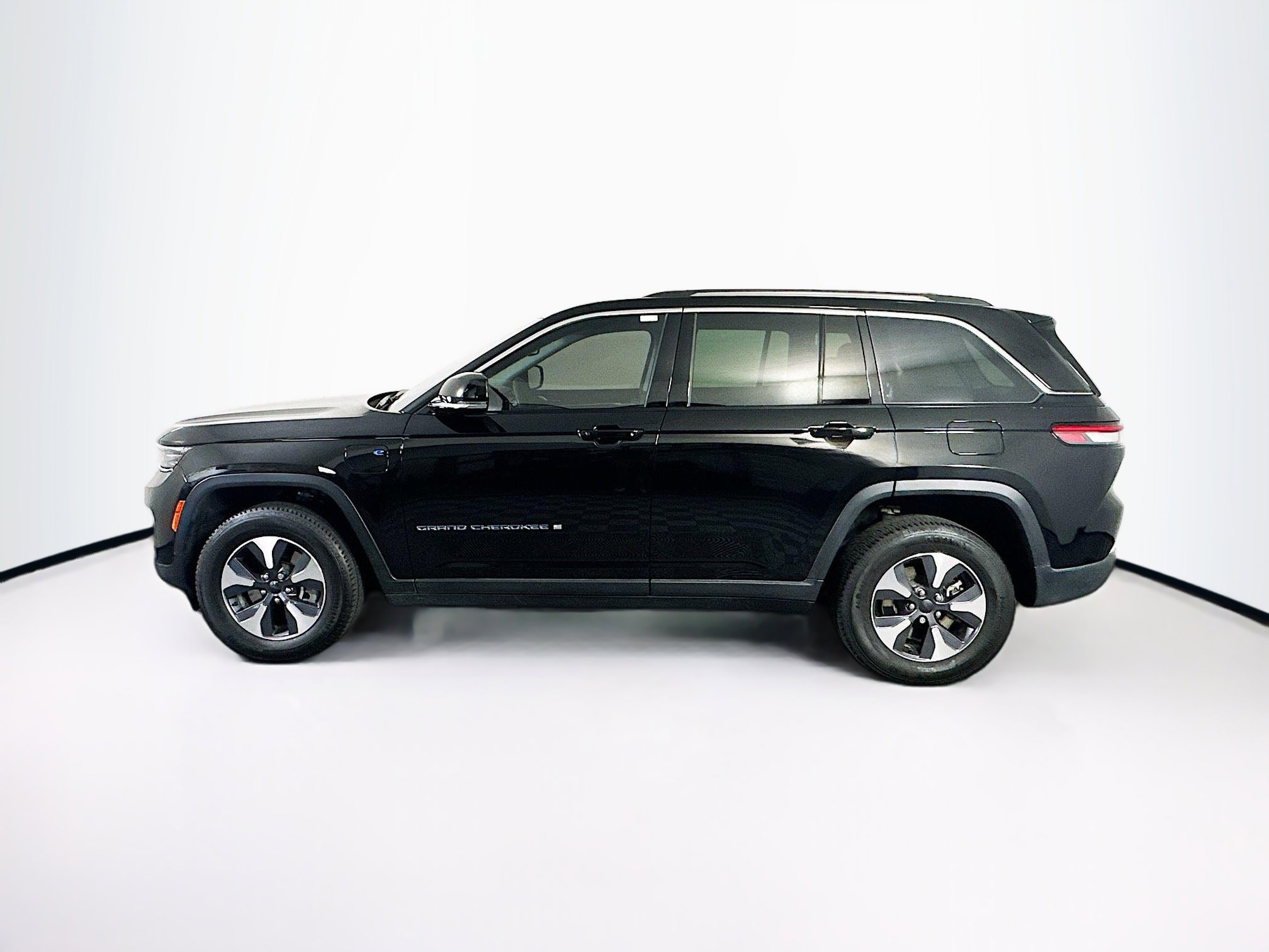 Used 2022 Jeep Grand Cherokee Limited 4xe image 4