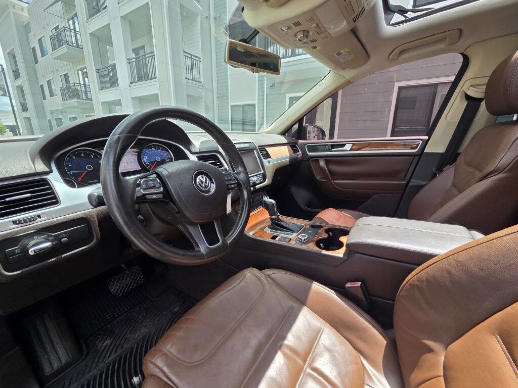 Used 2011 Volkswagen Touareg V6 AWD/4WD image 36