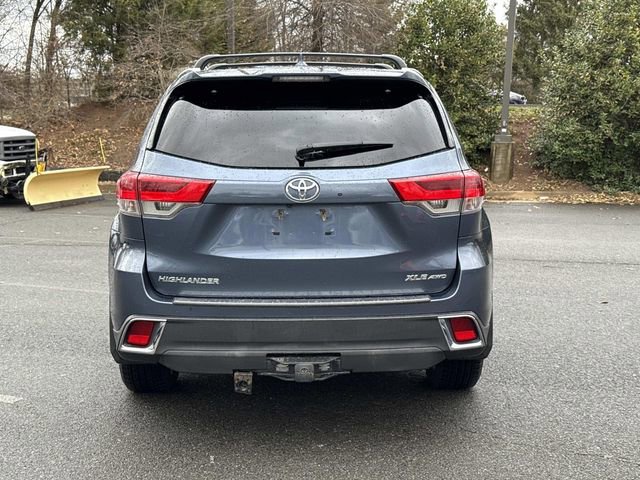 Used 2017 Toyota Highlander XLE image 3