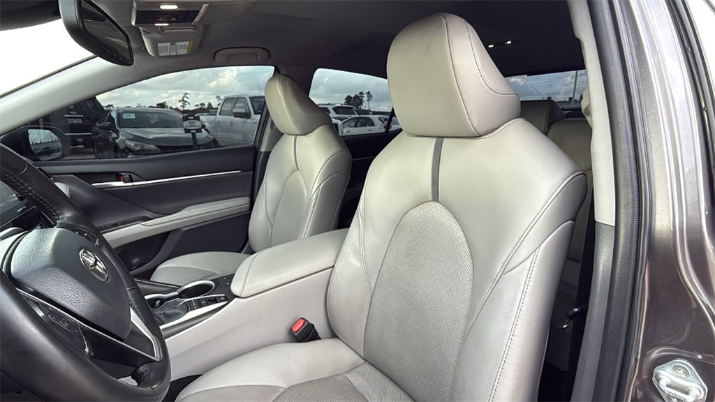 Used 2023 Toyota Camry XLE image 14