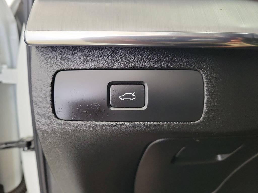 Used 2023 Volvo XC90 B5 Core w/ Protection Package Premier image 34