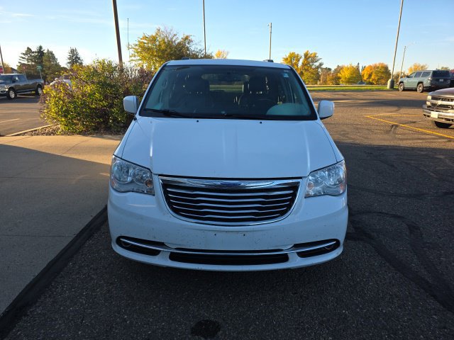 Used 2015 Chrysler Town & Country Touring FWD image 2