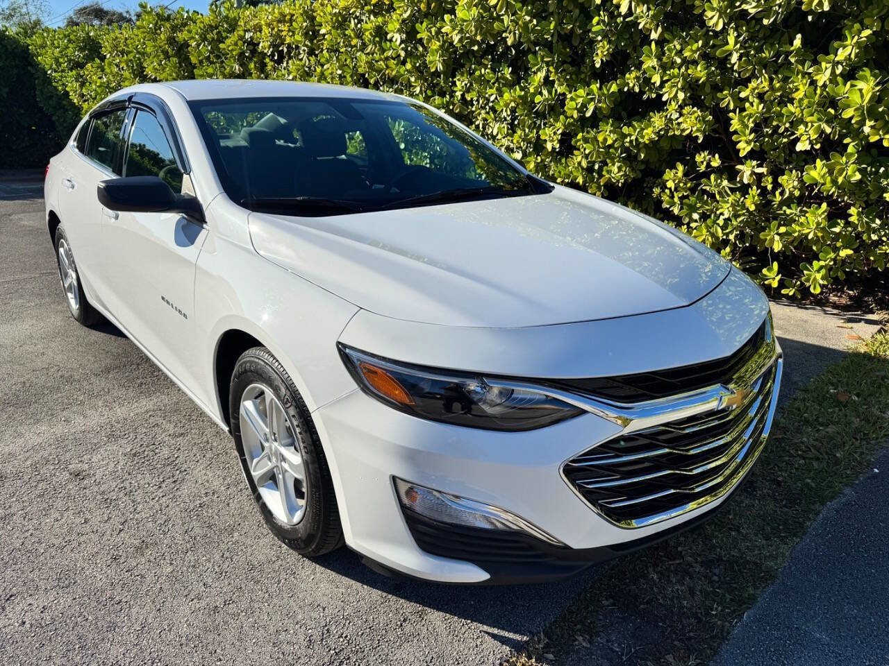 Used 2020 Chevrolet Malibu LS image 2