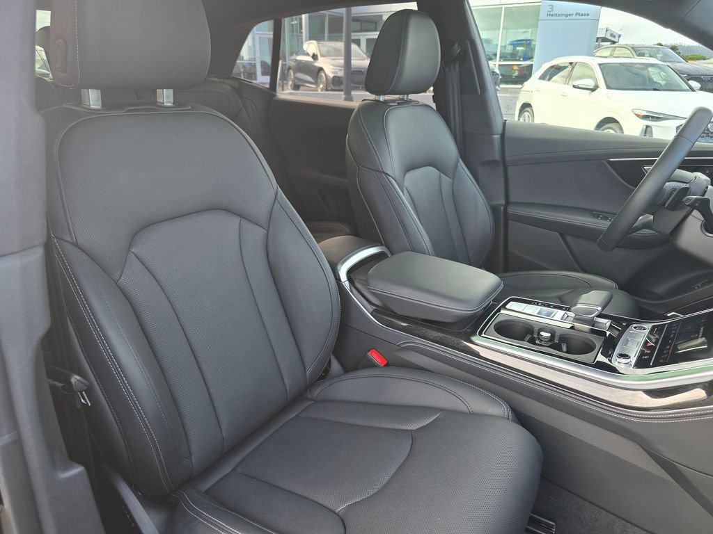 Used 2025 Audi Q8 Prestige w/ Prestige Package image 13