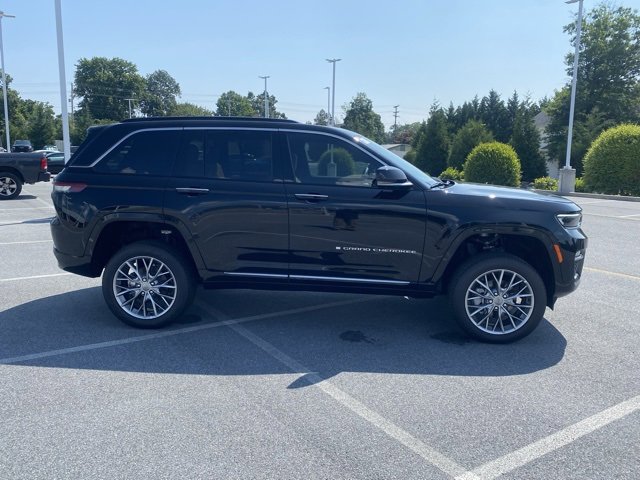 New 2025 Jeep Grand Cherokee Summit image 9