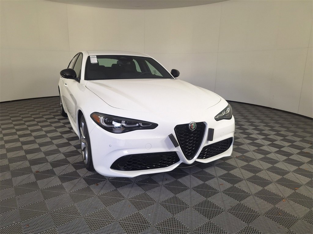 New 2025 Alfa Romeo Giulia image 3