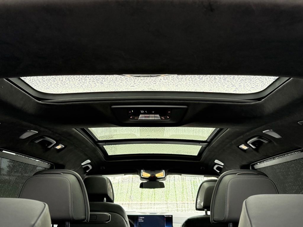 Used 2024 BMW X7 M60i w/ Executive Package image 22