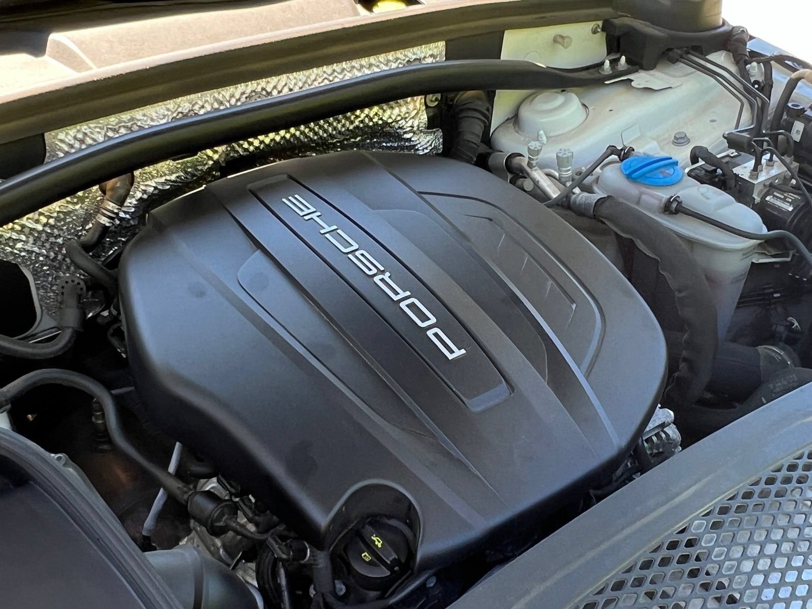 Used 2018 Porsche Macan AWD/4WD image 36