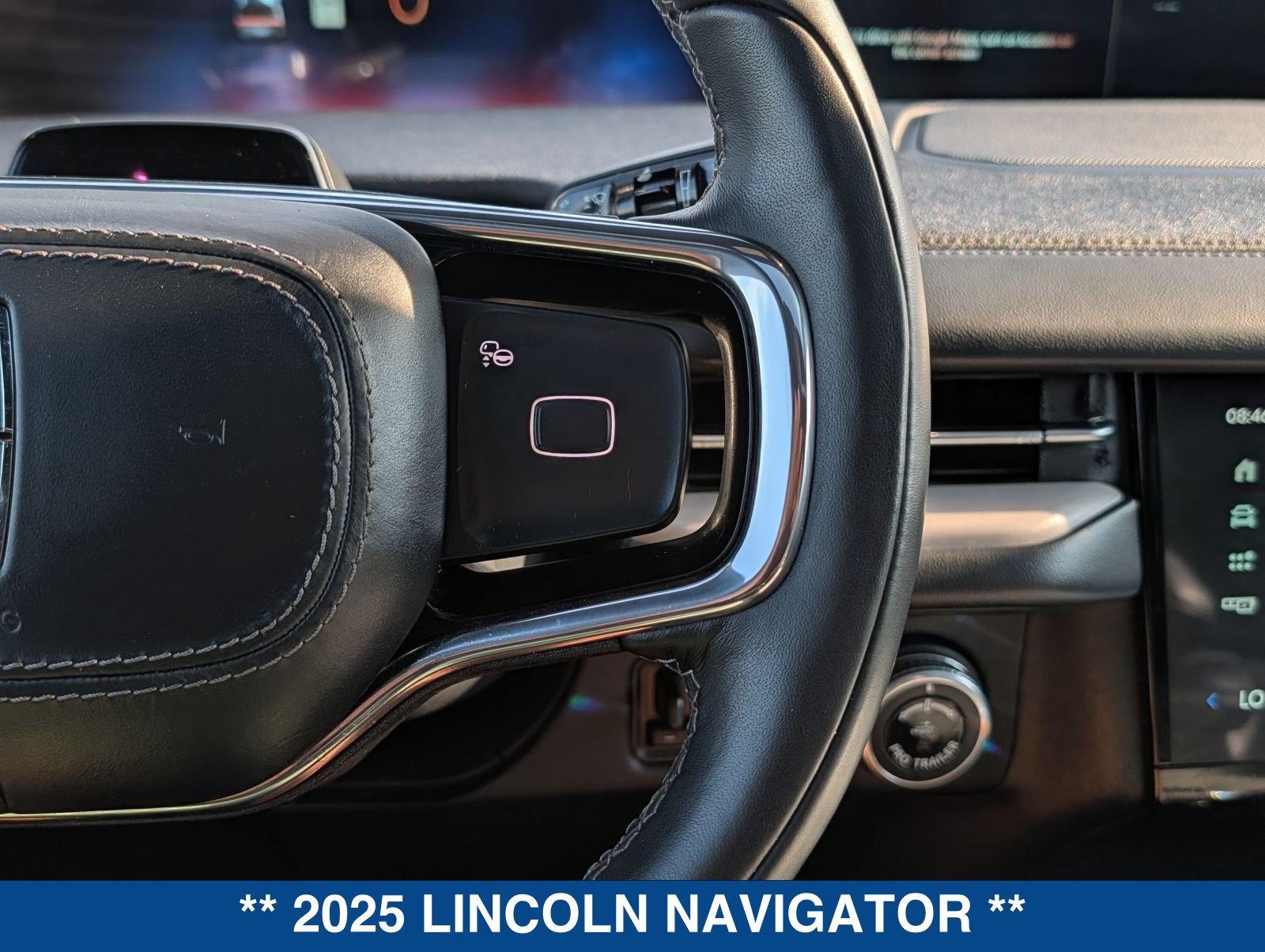 Used 2025 Lincoln Navigator Reserve w/ Jet Appearance Package AWD/4WD image 31