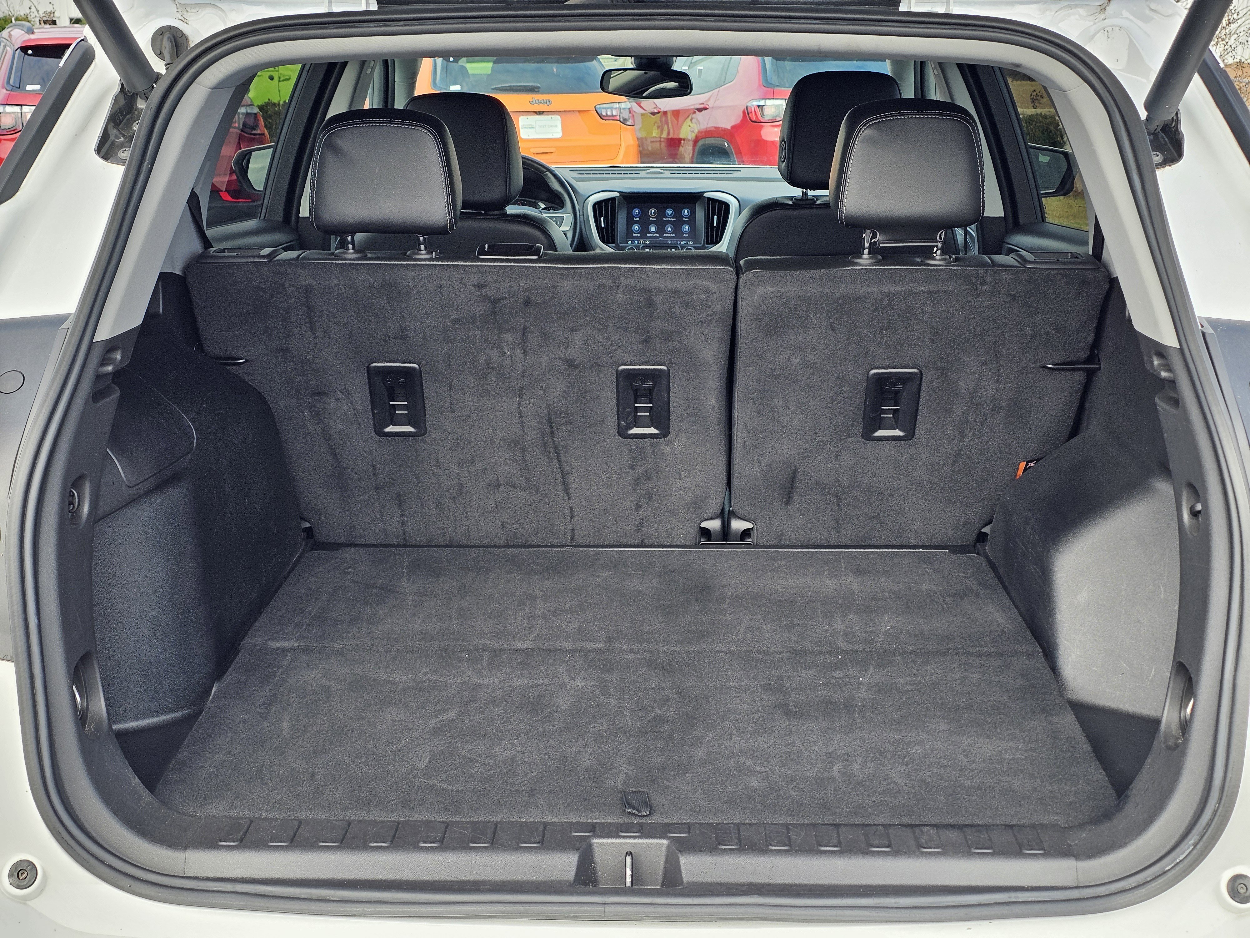 Used 2024 GMC Terrain SLT image 11