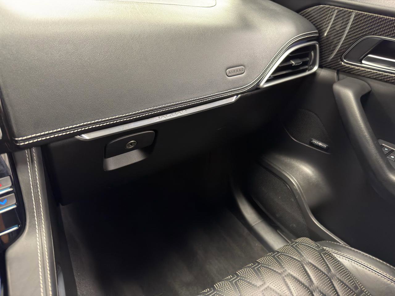 Used 2020 Jaguar F-PACE SVR image 25