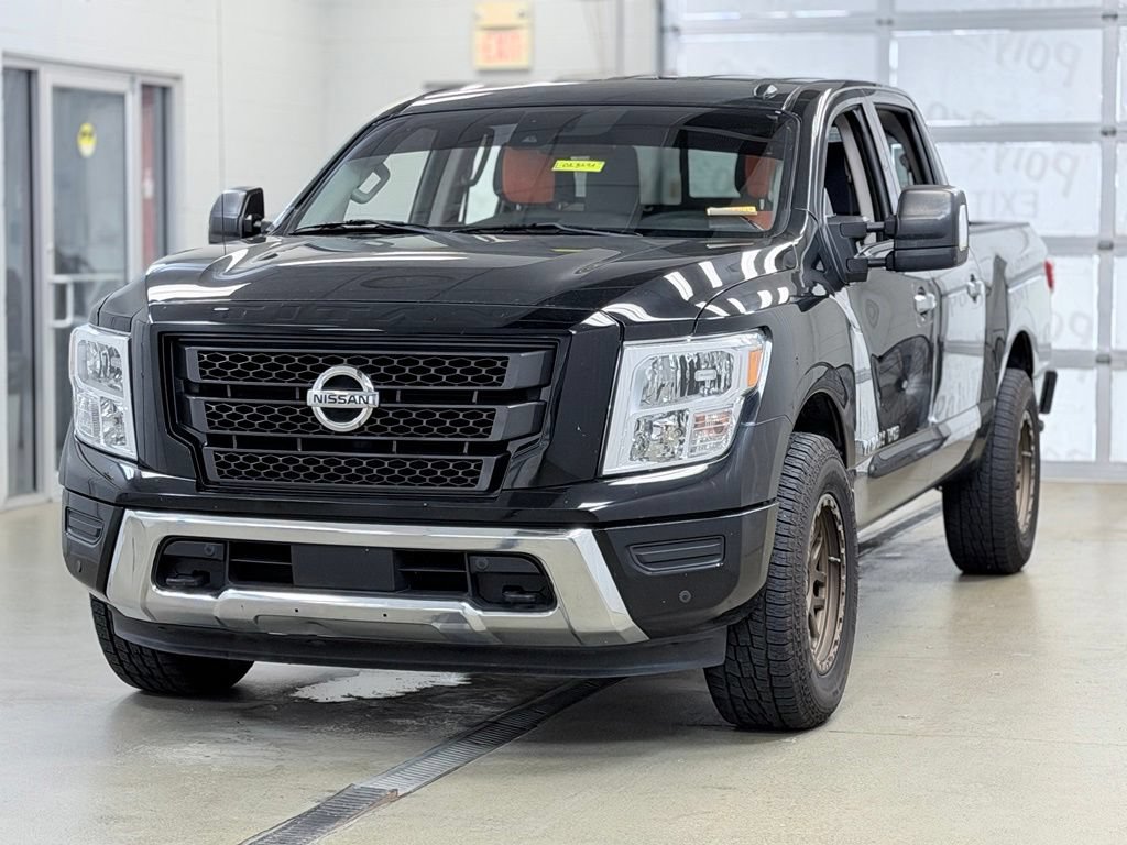 Used 2020 Nissan Titan SV w/ SV Convenience Package AWD/4WD image 3