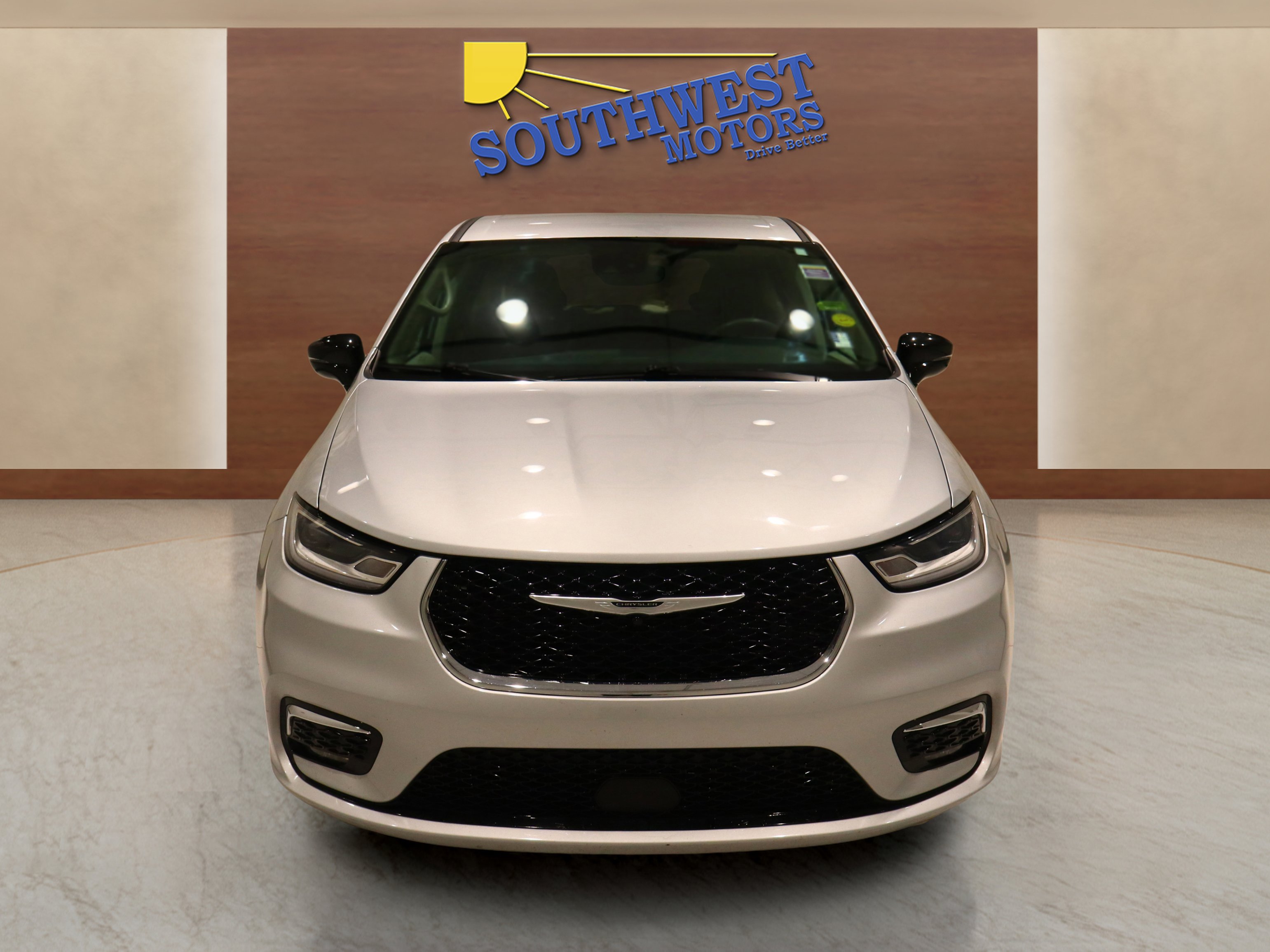 Used 2024 Chrysler Pacifica Touring-L image 6