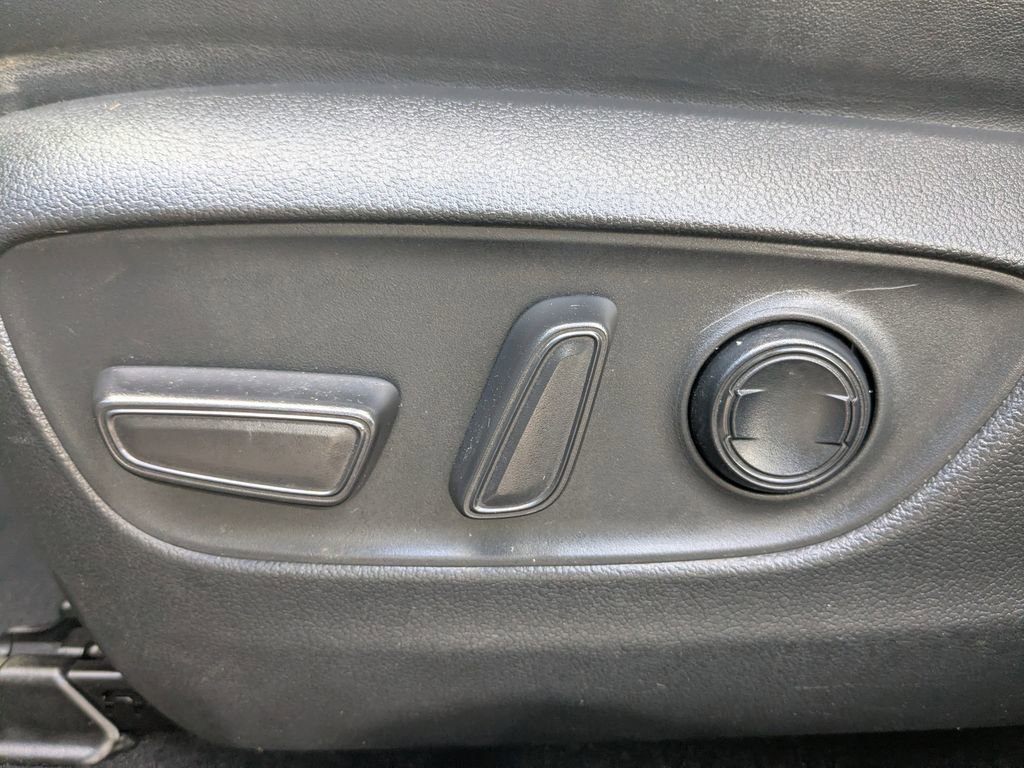 Used 2021 Toyota RAV4 XLE Premium image 22