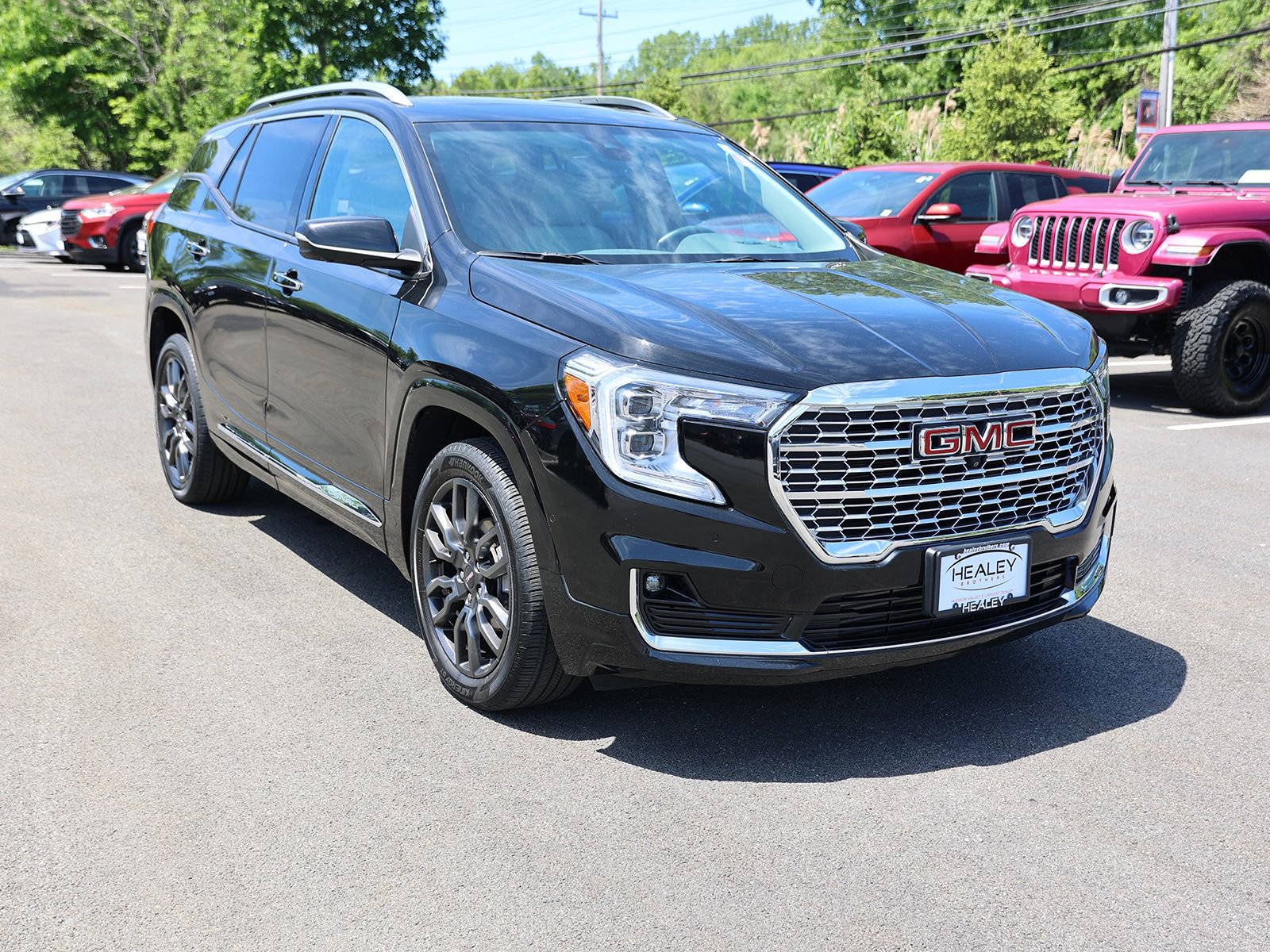 Used 2022 GMC Terrain Denali w/ Black Diamond Edition AWD/4WD image 1