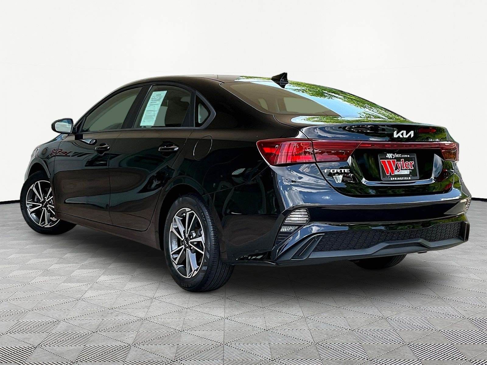 Used 2022 Kia Forte LXS FWD image 4
