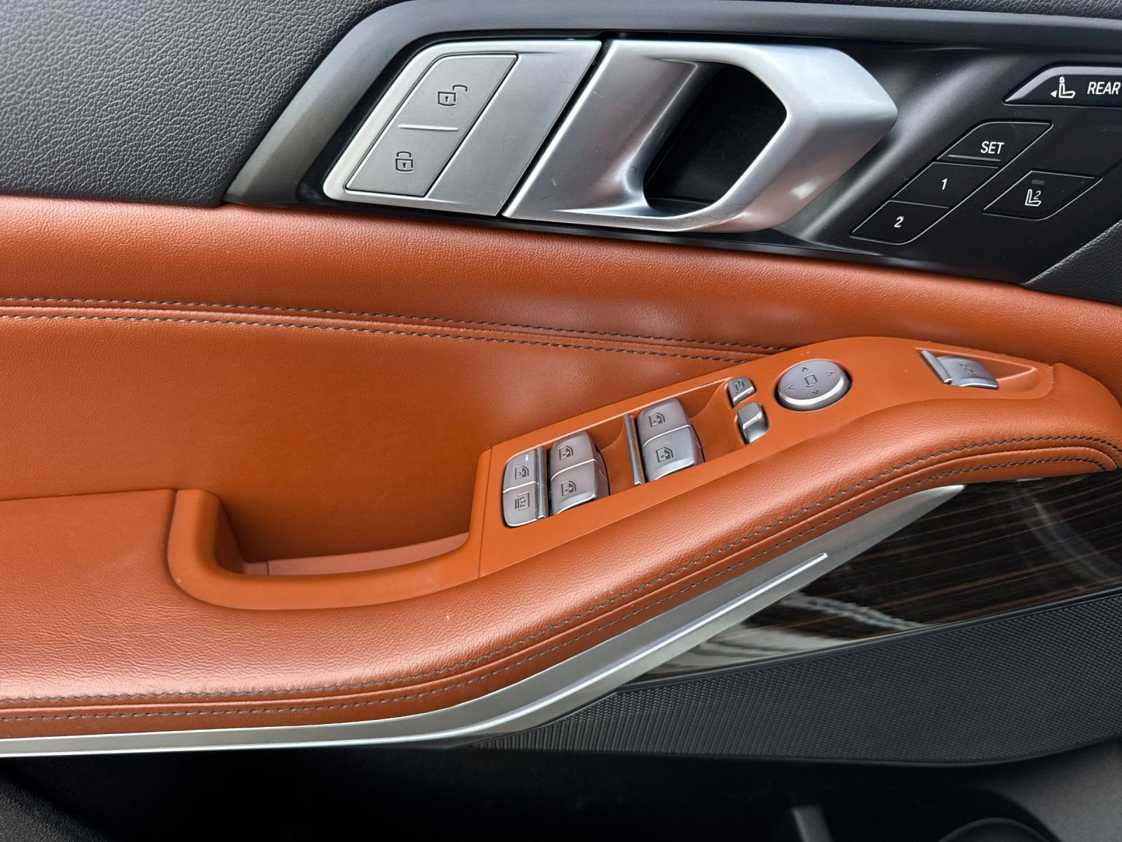 Used 2021 BMW X7 xDrive40i w/ M Sport Package image 11