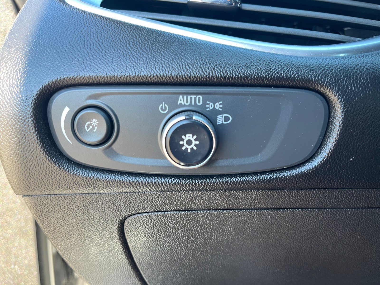 Used 2020 Chevrolet Malibu LT FWD image 12