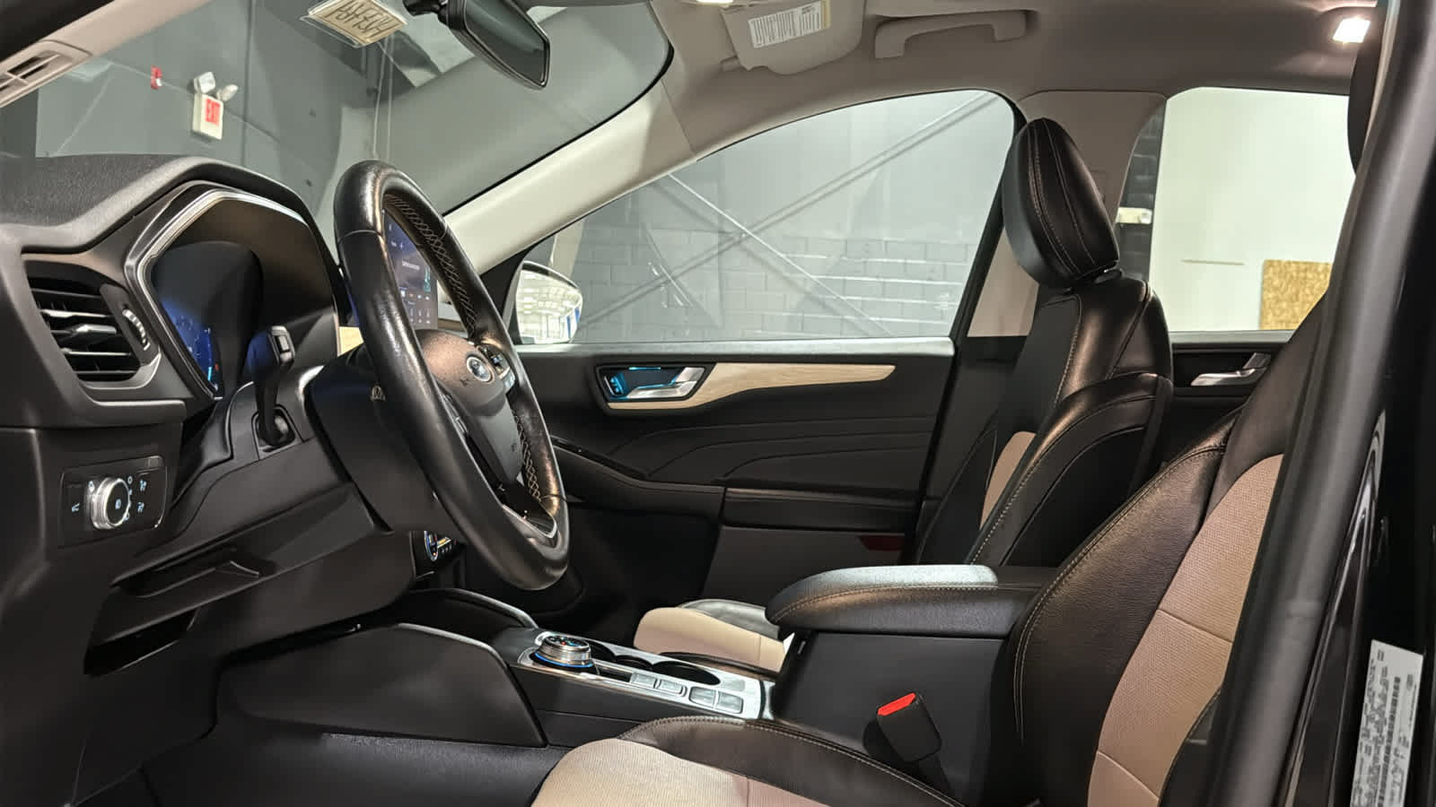 Used 2021 Ford Escape Titanium w/ Titanium Elite Package AWD/4WD image 10