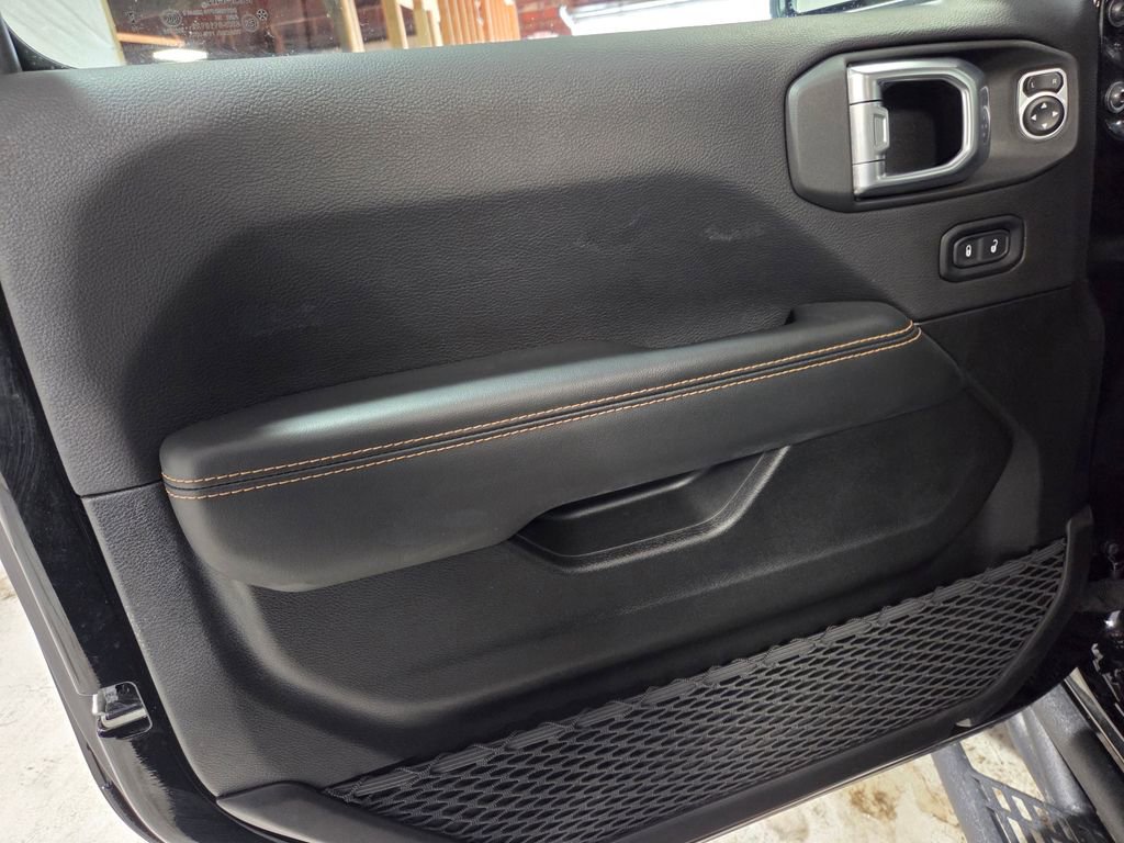 Used 2024 Jeep Wrangler Sahara image 14