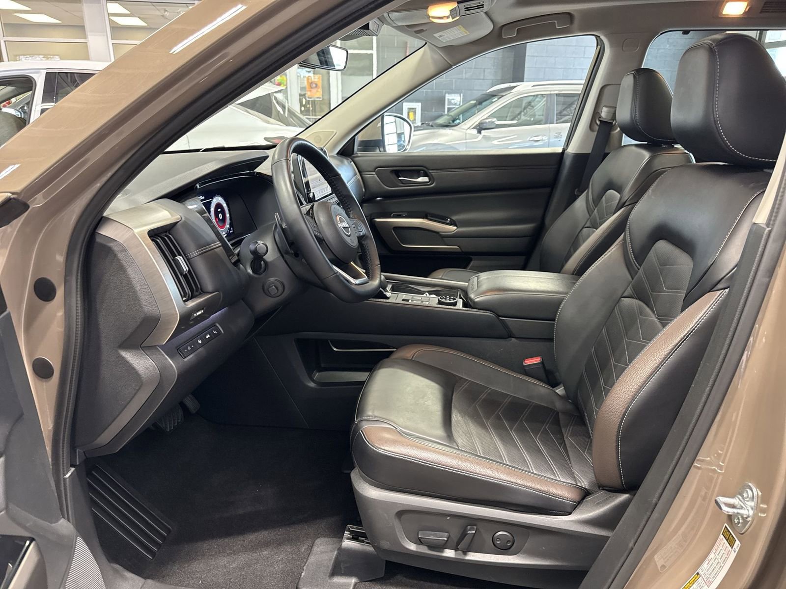 Certified 2024 Nissan Pathfinder Platinum image 13