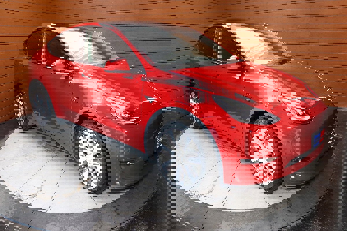 Used 2023 Tesla Model Y Long Range image 18